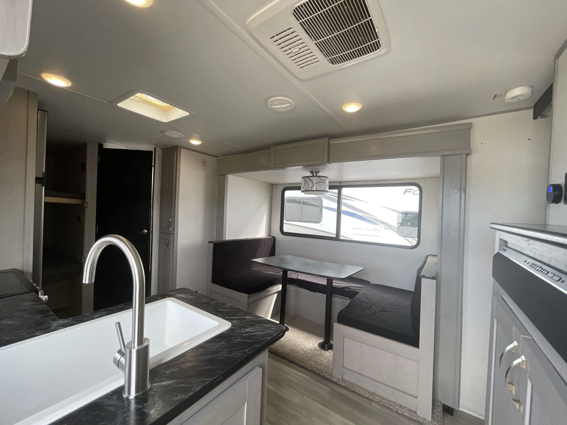 2022 Prime Time Tracer LE 230BHSLE - Photo 3