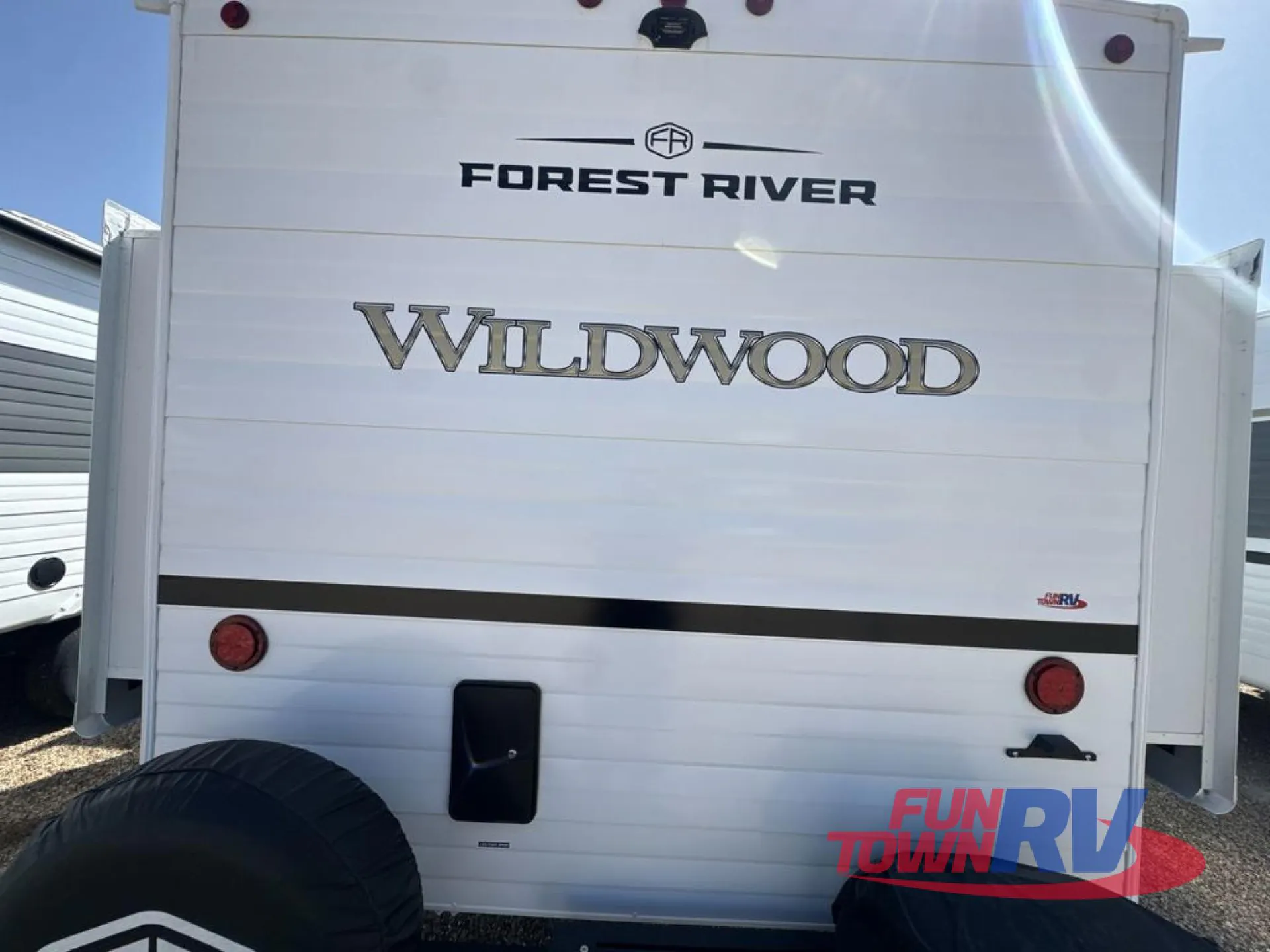 2027 Forest River Wildwood 31KQBTS — Photo 5