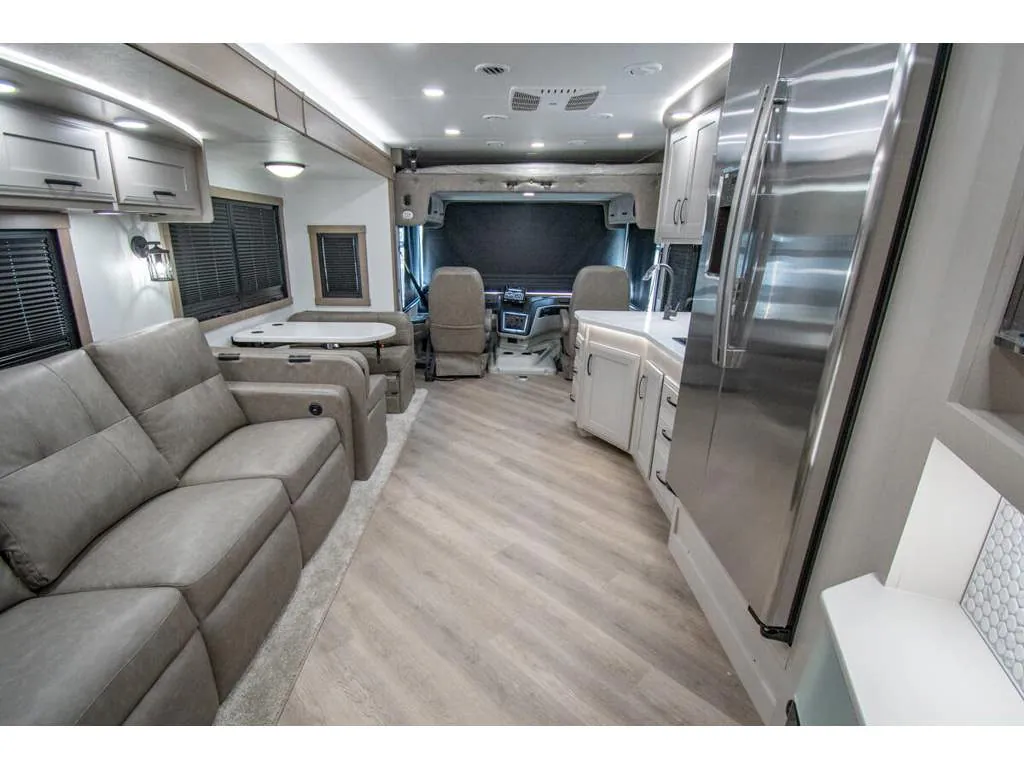 2027 Entegra Coach Emblem 36U, Photos photo 2