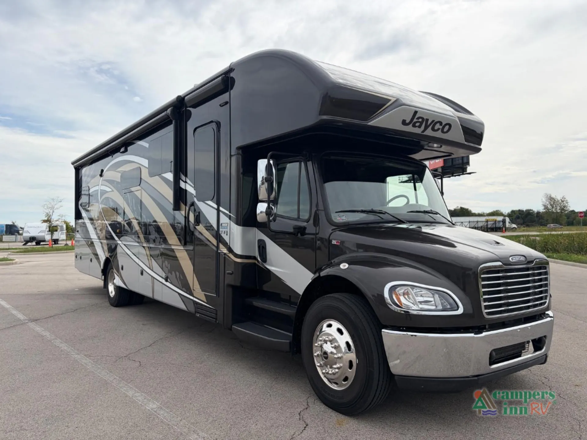 2022 Jayco Seneca 37M - Photo 2