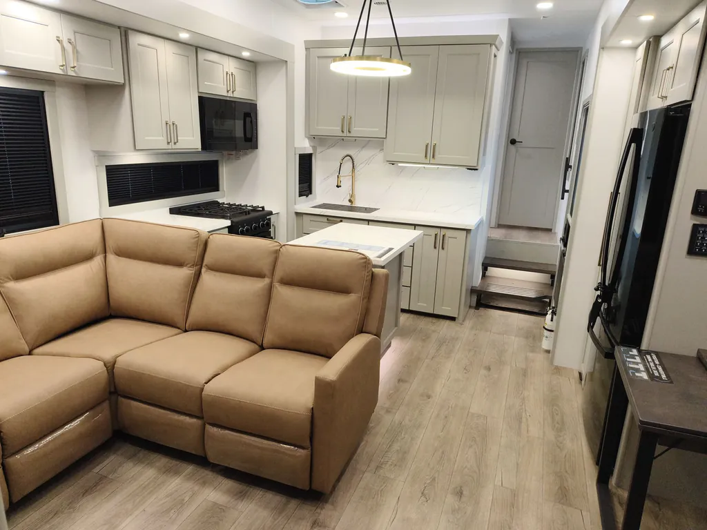 2026 Brinkley Model G 4150, Photos photo 16