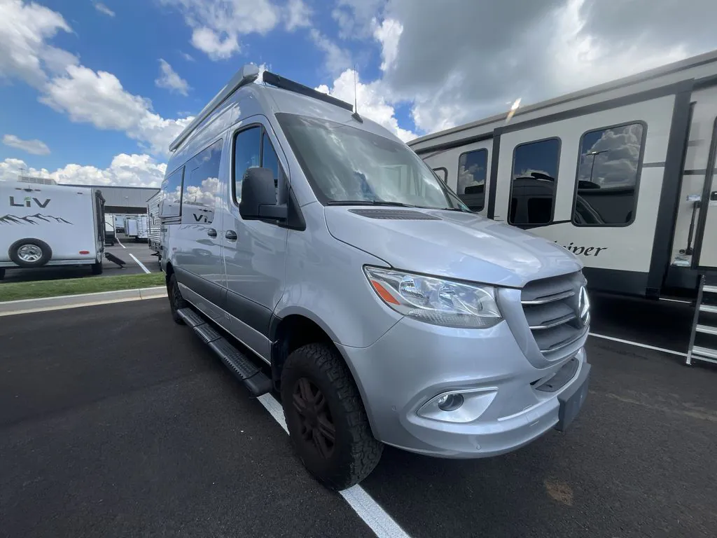 2023 Thor Motor Coach Sanctuary 19L - Photo 2