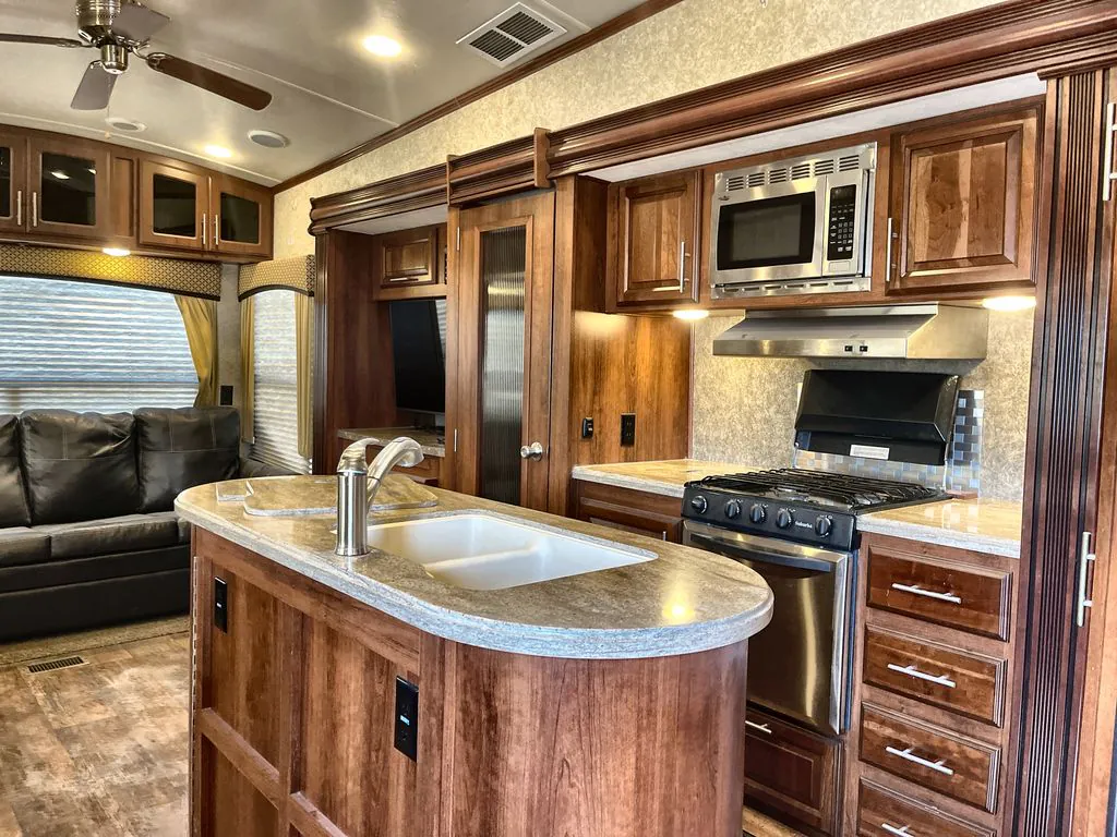 2015 Forest River Wildcat 295RSX - Photo 4