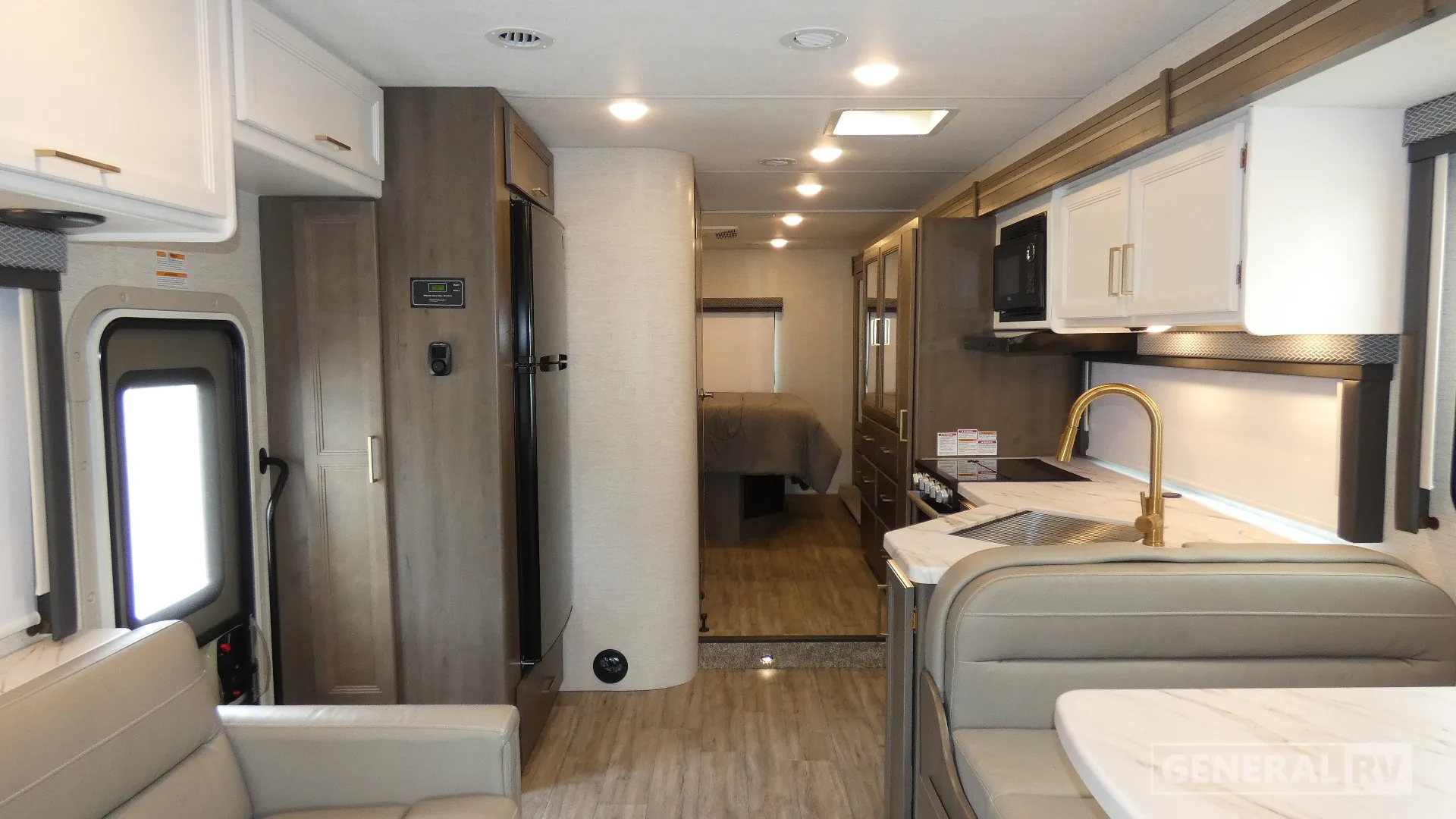 2025 Thor Motor Coach Four Winds 31WV - Photo 3