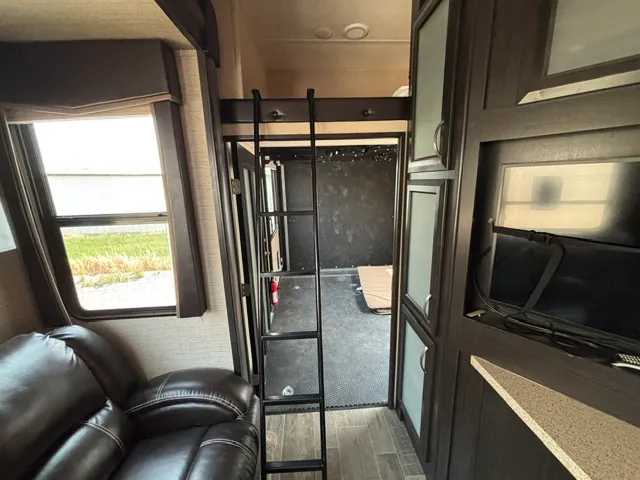 2018 Dutchmen Voltage Triton 3551, Photos photo 23