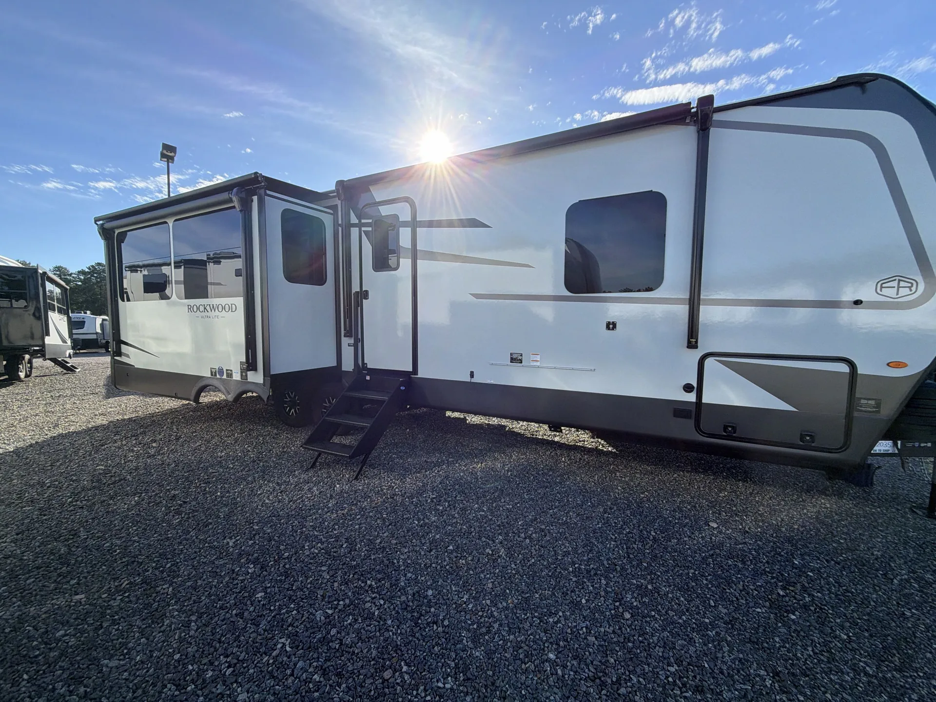 2027 Forest River Rockwood Ultra Lite 2916RL — campside