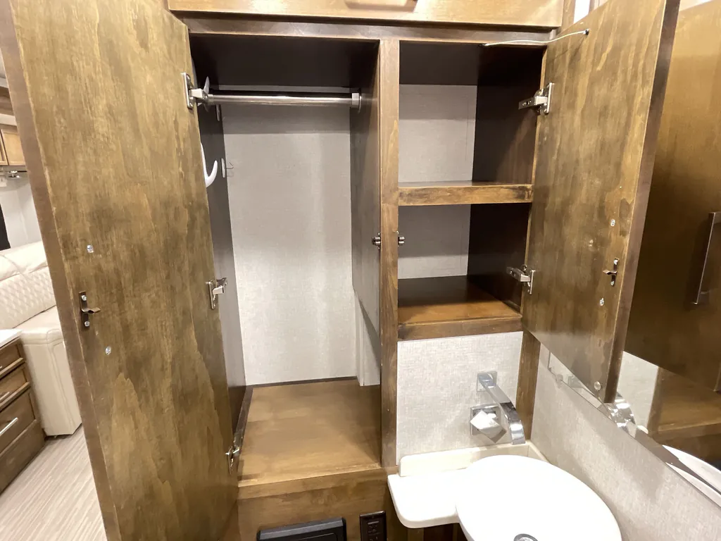 2018 Tiffin Wayfarer 24 FW, Photos photo 19