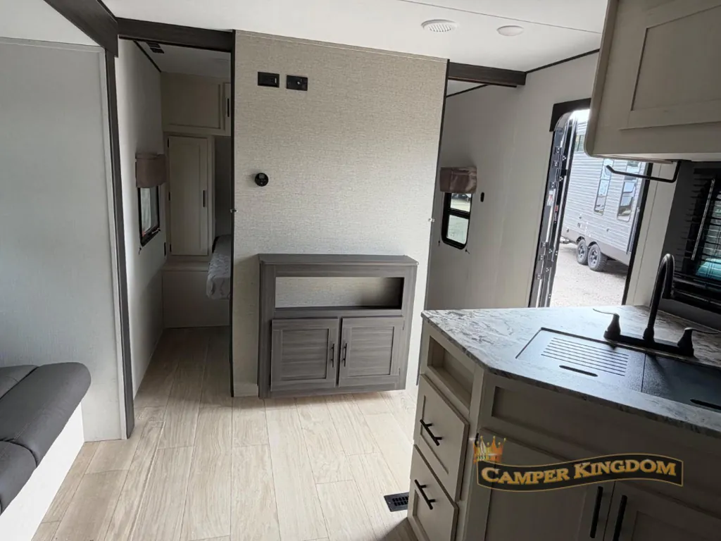 2027 Shasta I-5 532BEDS, Photos photo 11