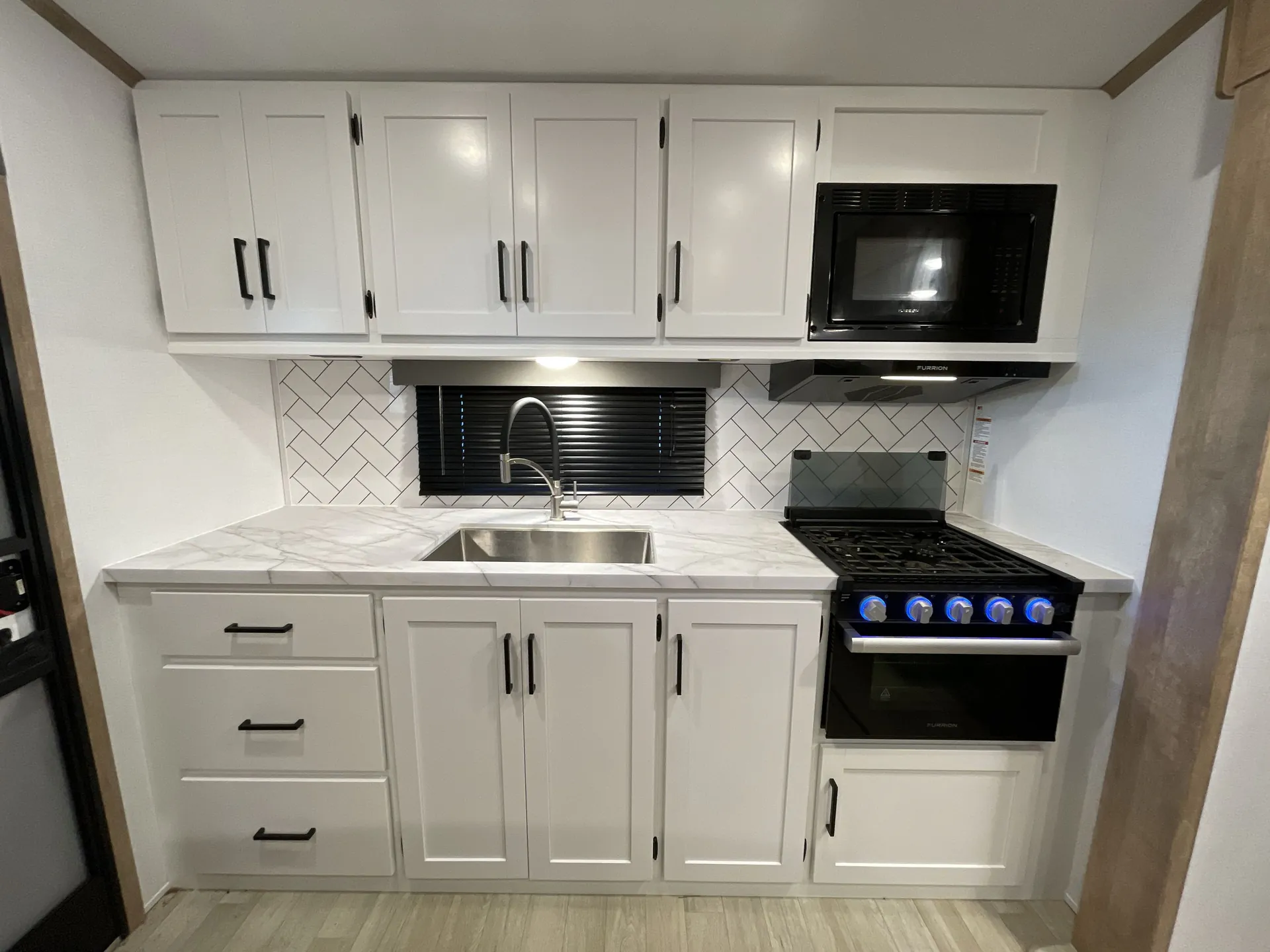 2024 Keystone Arcadia Select 21SRK — living area main