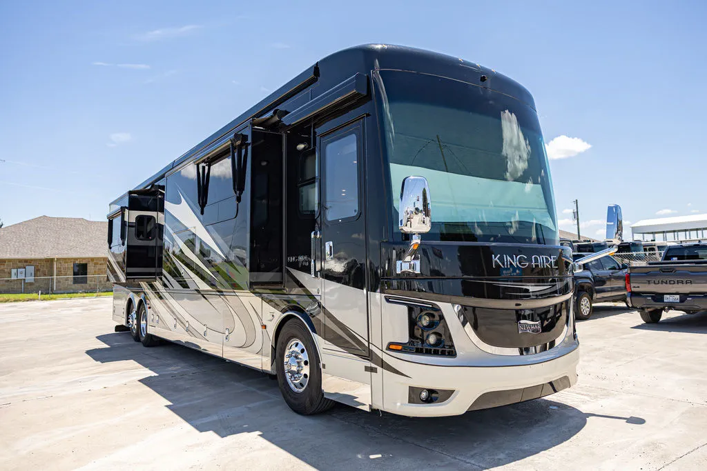 2017 Newmar King Aire 4584 - Photo 2