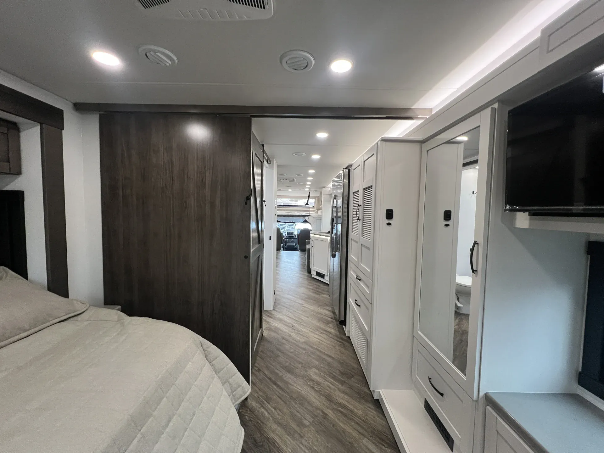 2026 Jayco Seneca 37M - Photo 4