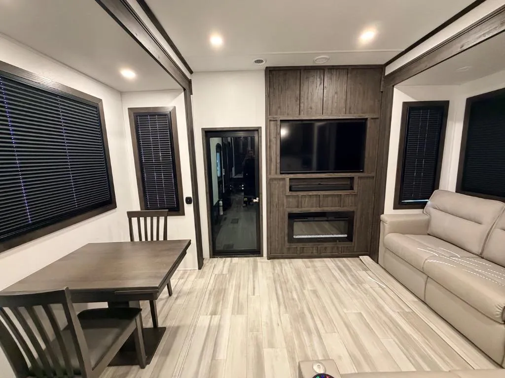 2025 Keystone RV Fuzion Used    442 - Photo 3