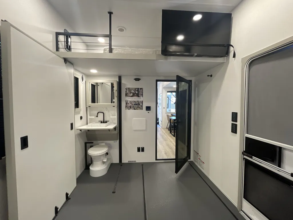 2026 Brinkley Model G 3950, Photos photo 28