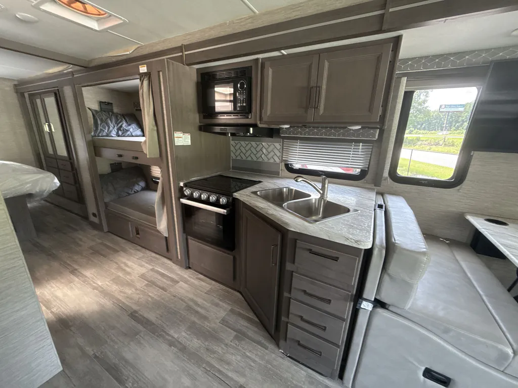 2023 Thor Motor Coach Freedom Traveler A32, Photos photo 13