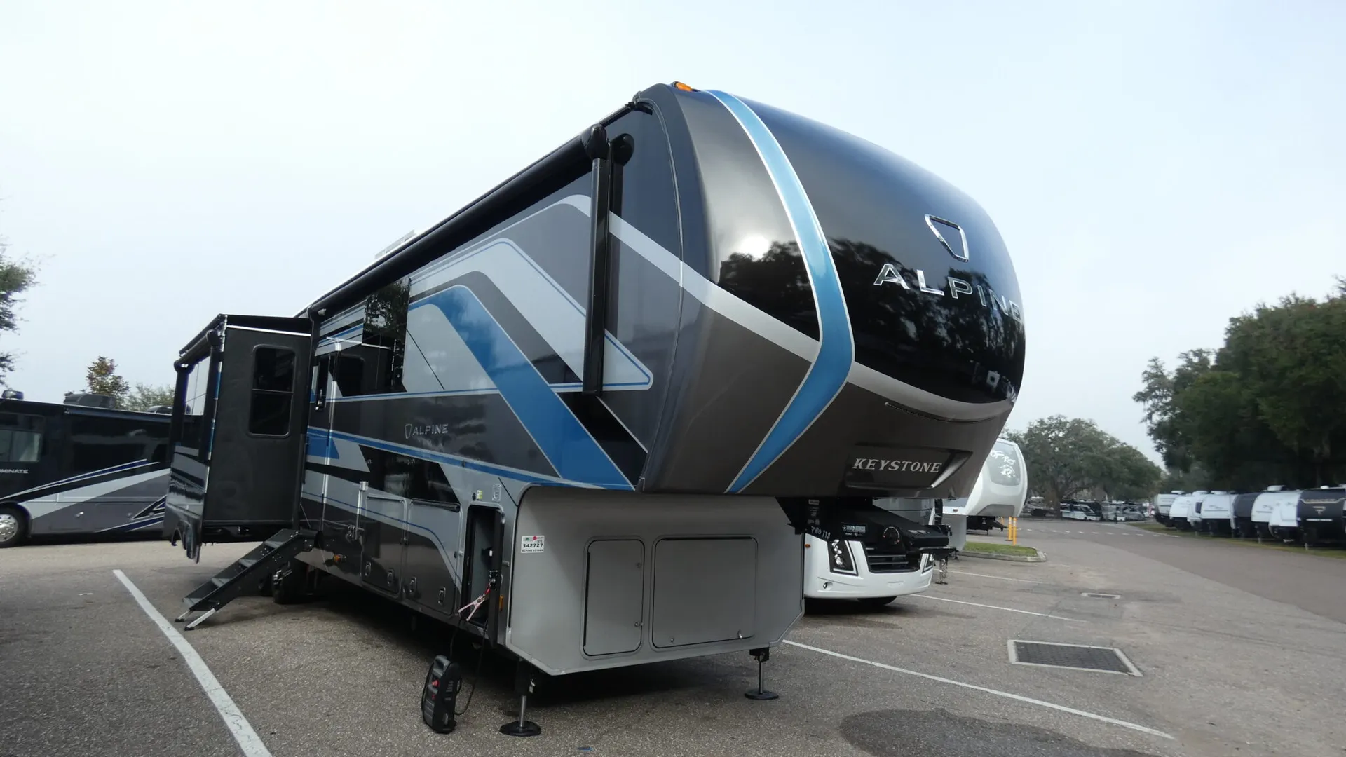 2026 Keystone Alpine 3910RK - Photo 2