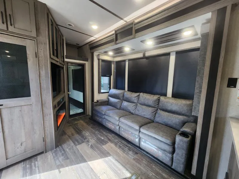 2021 Keystone Raptor 429, Photos photo 7