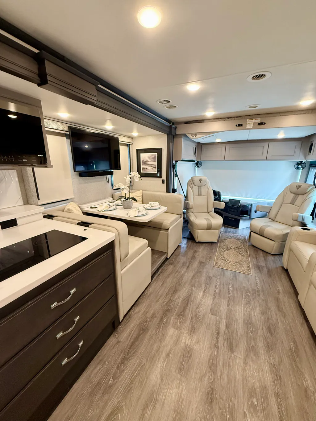 2024 Thor Motor Coach Riviera 39BH, Photos photo 2
