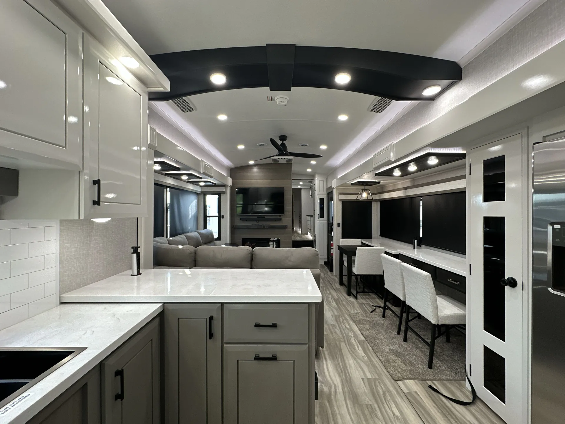 2025 Jayco Pinnacle 38FBRK — living area main