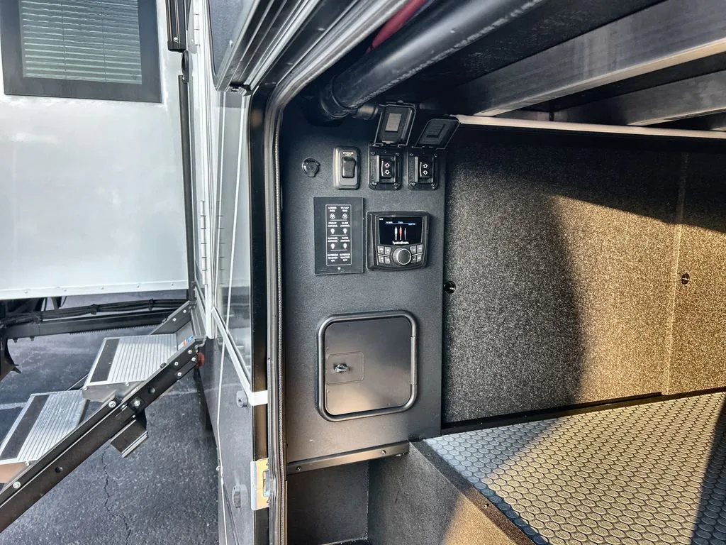 2026 Brinkley Model G 3520, Photos photo 9