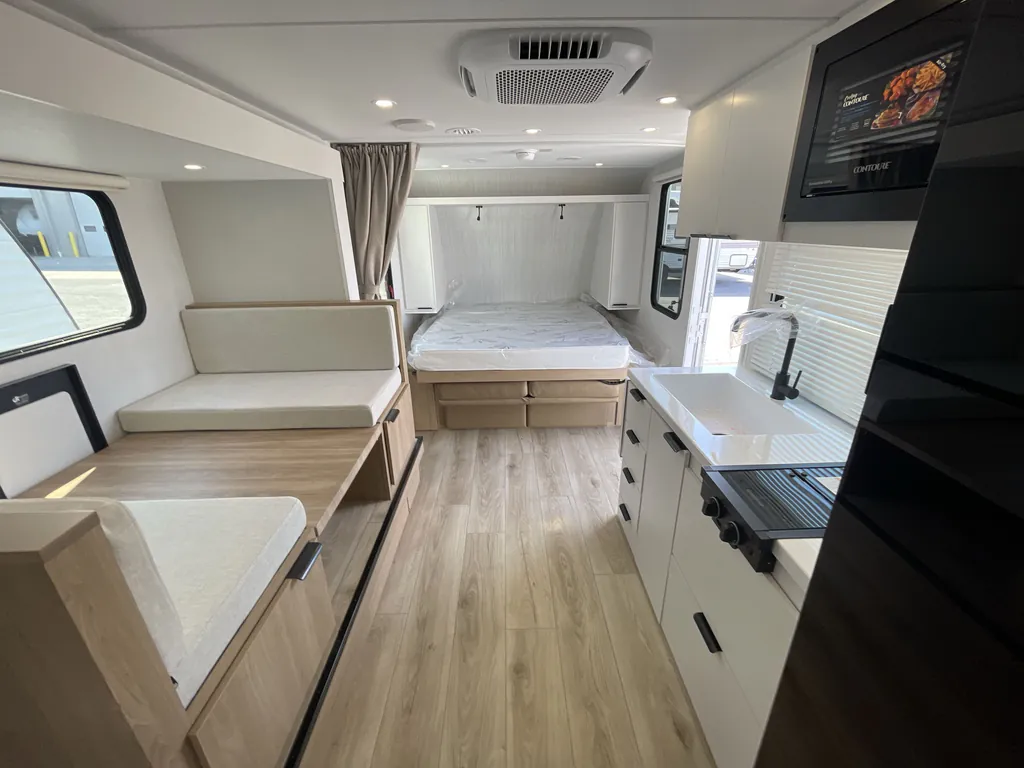 2027 Winnebago Micro Minnie 2108DS, Photos photo 3
