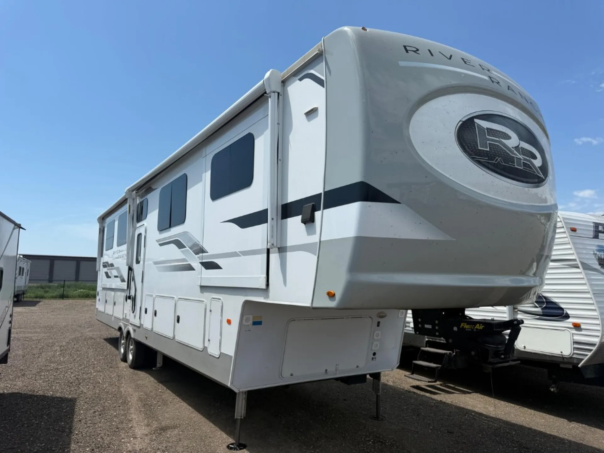 2021 Palomino River Ranch 390RL - Photo 2