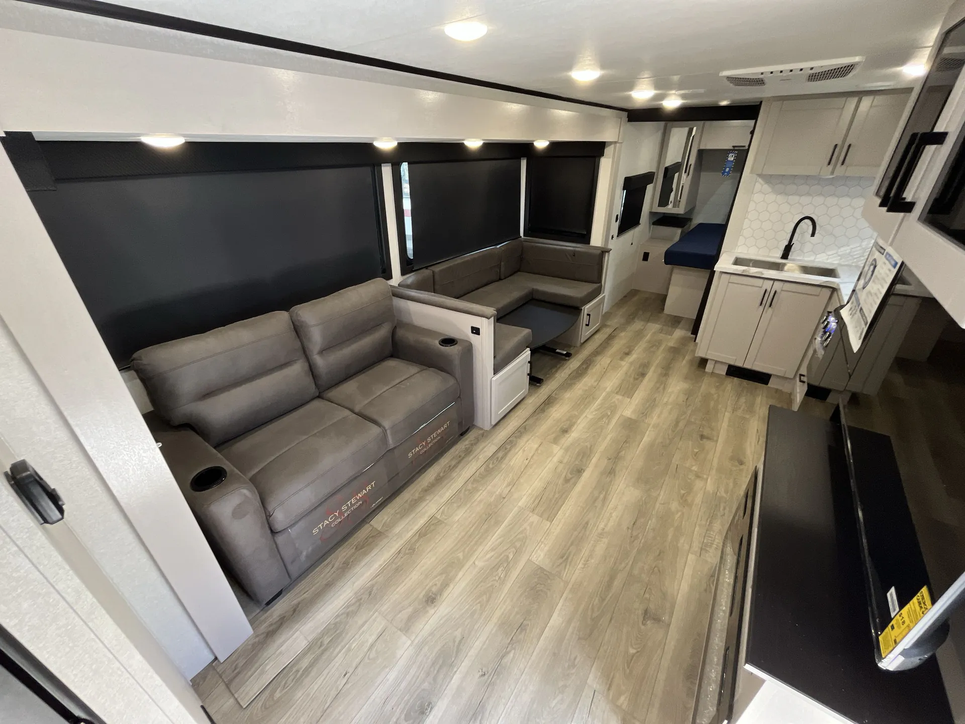 2026 Jayco Jay Feather 27BH — living area main