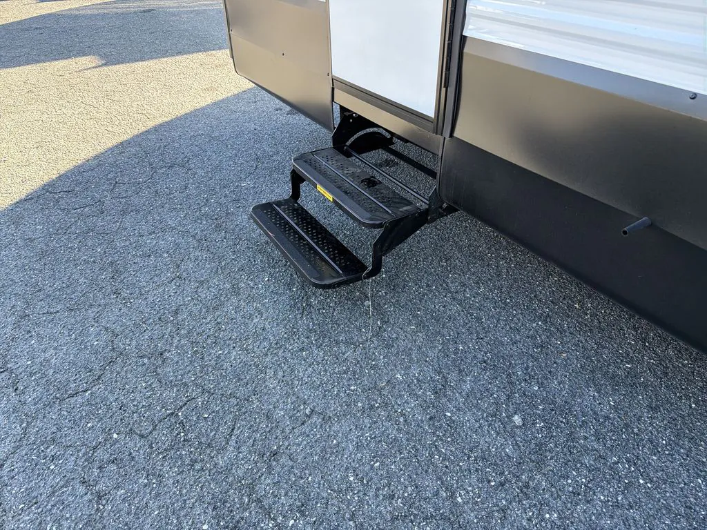 2026 Jayco Jay Flight Bungalow 404LOFT DS - Photo 3