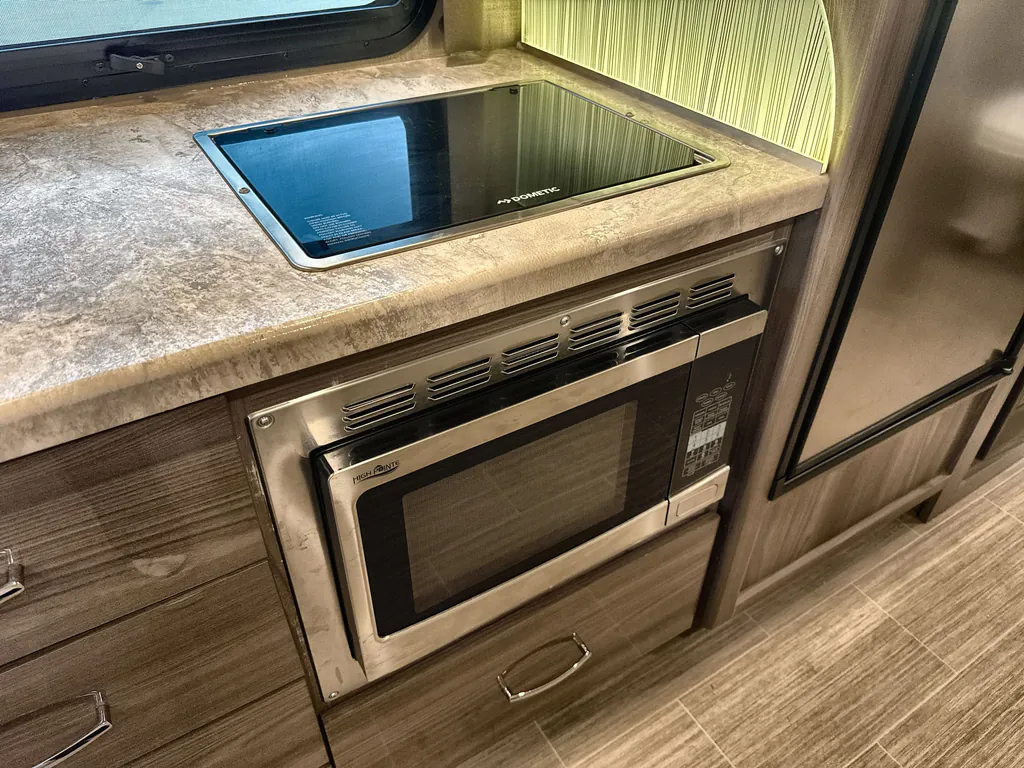 2022 Thor Motor Coach Tiburon 24FB, Photos photo 10