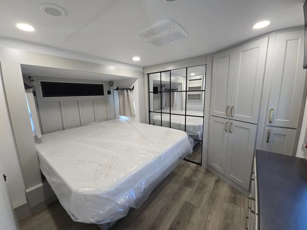 2026 Brinkley Model G 3520, Photos photo 24