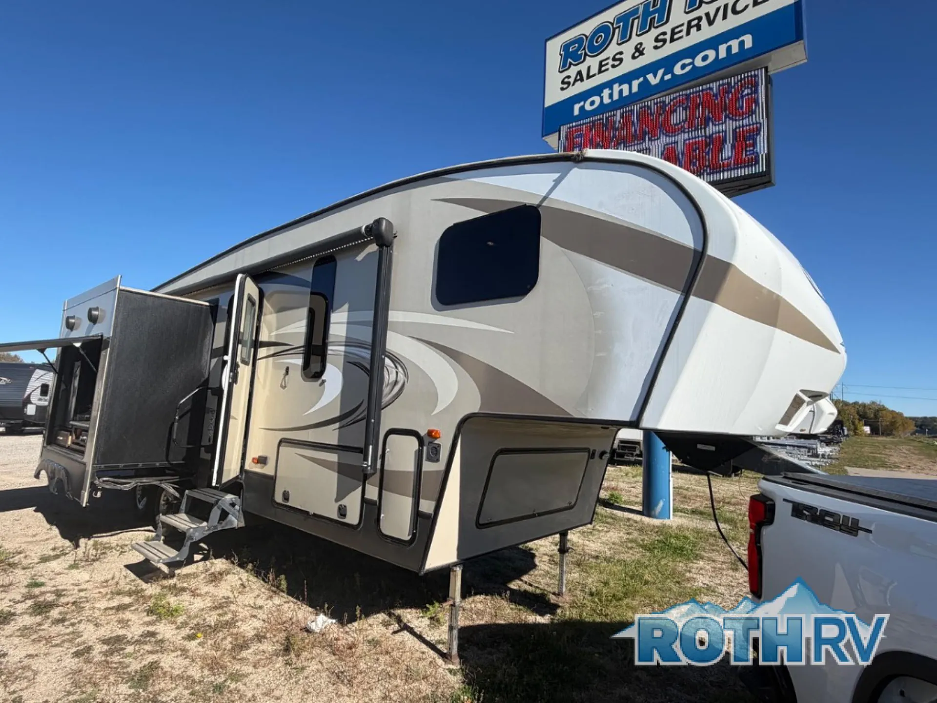 2017 Keystone Cougar XLite 28RKS - Photo 2