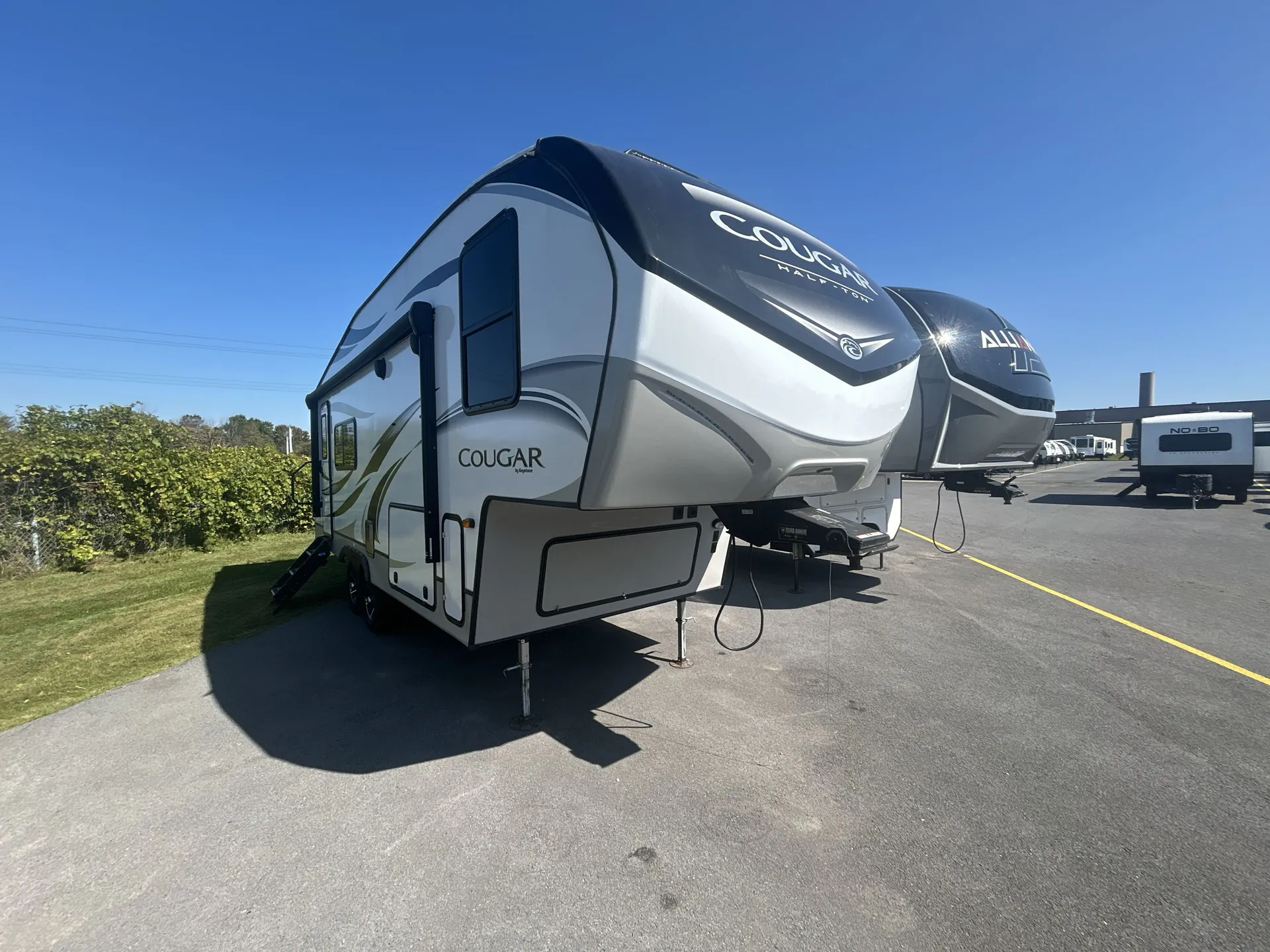 2021 Keystone Cougar Half-Ton 23MLS - Photo 2