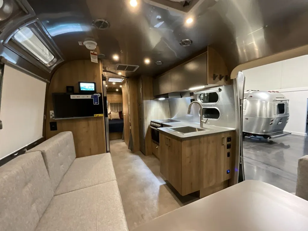 2027 Airstream Trade Wind 27FB - Photo 2