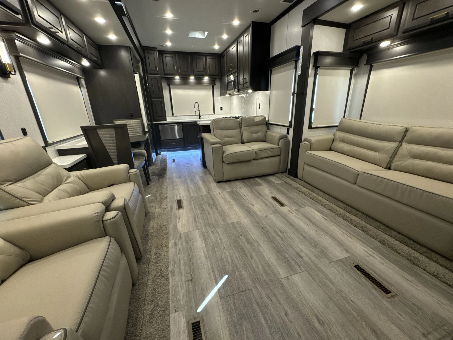2021 DRV Mobile Suites 41RKDB — living area main