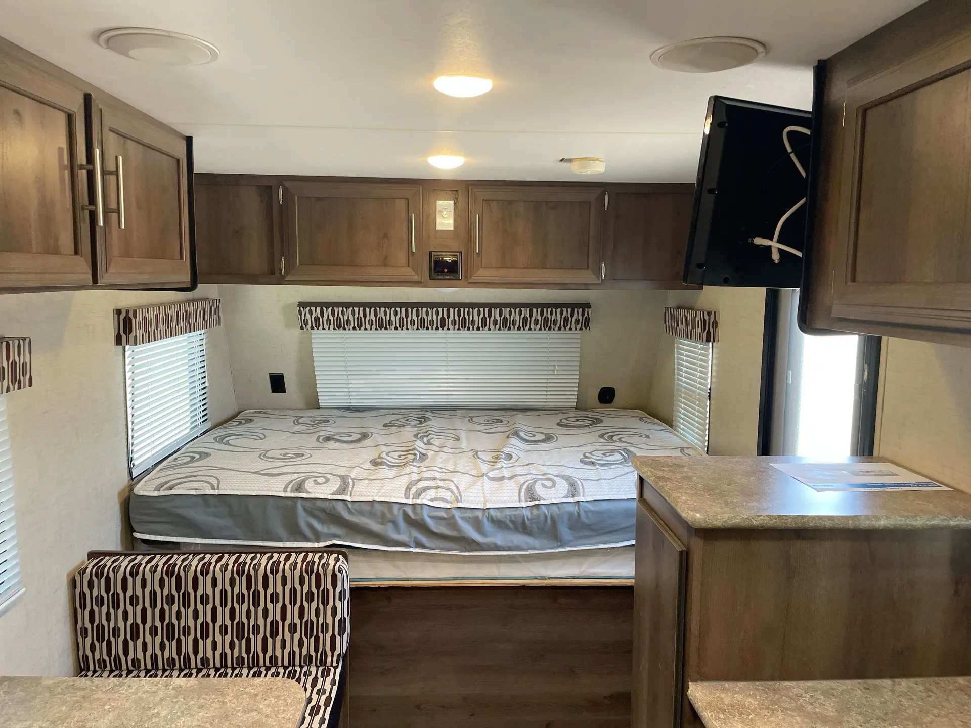 2018 K-Z Sportsmen Classic 180BH — living area main