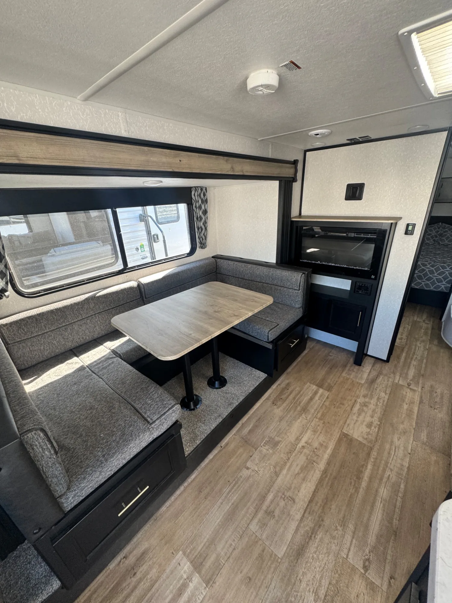 2021 Forest River Cherokee Grey Wolf 23MK — Photo 6