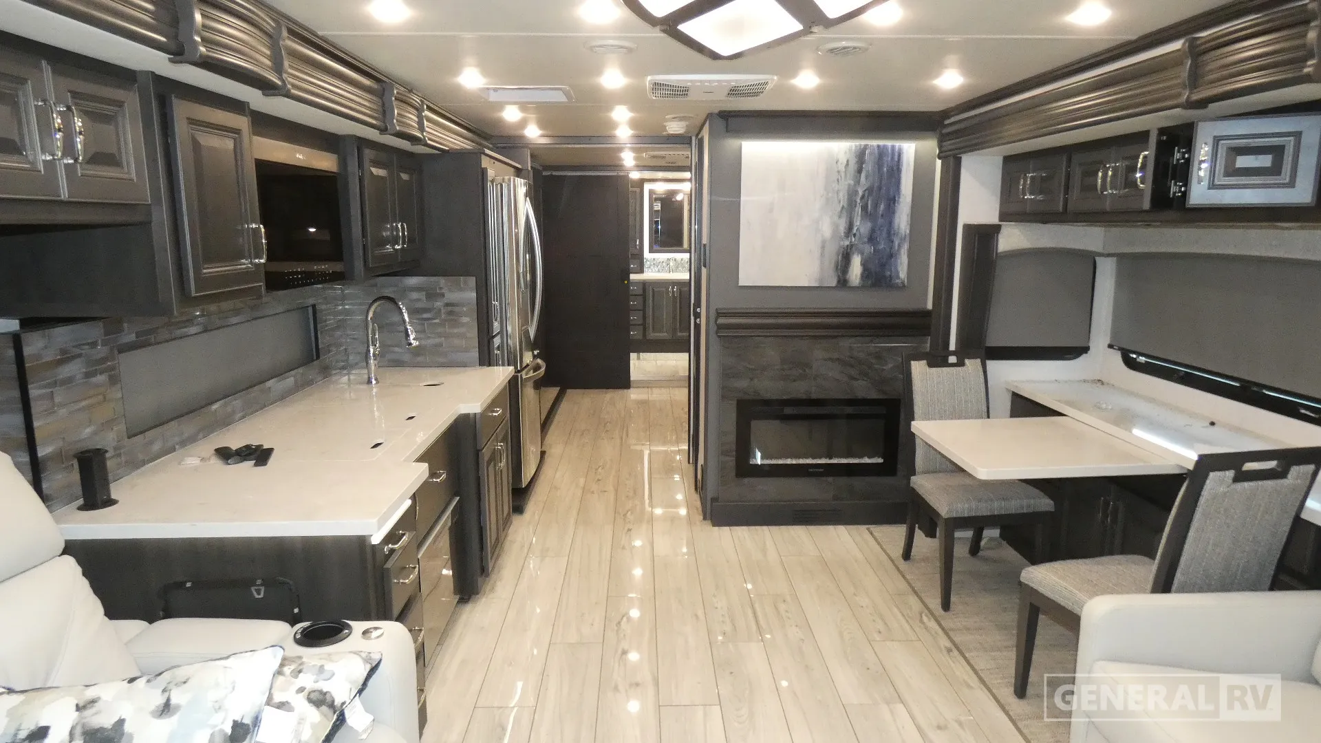2025 Holiday Rambler Endeavor 38W - Photo 3