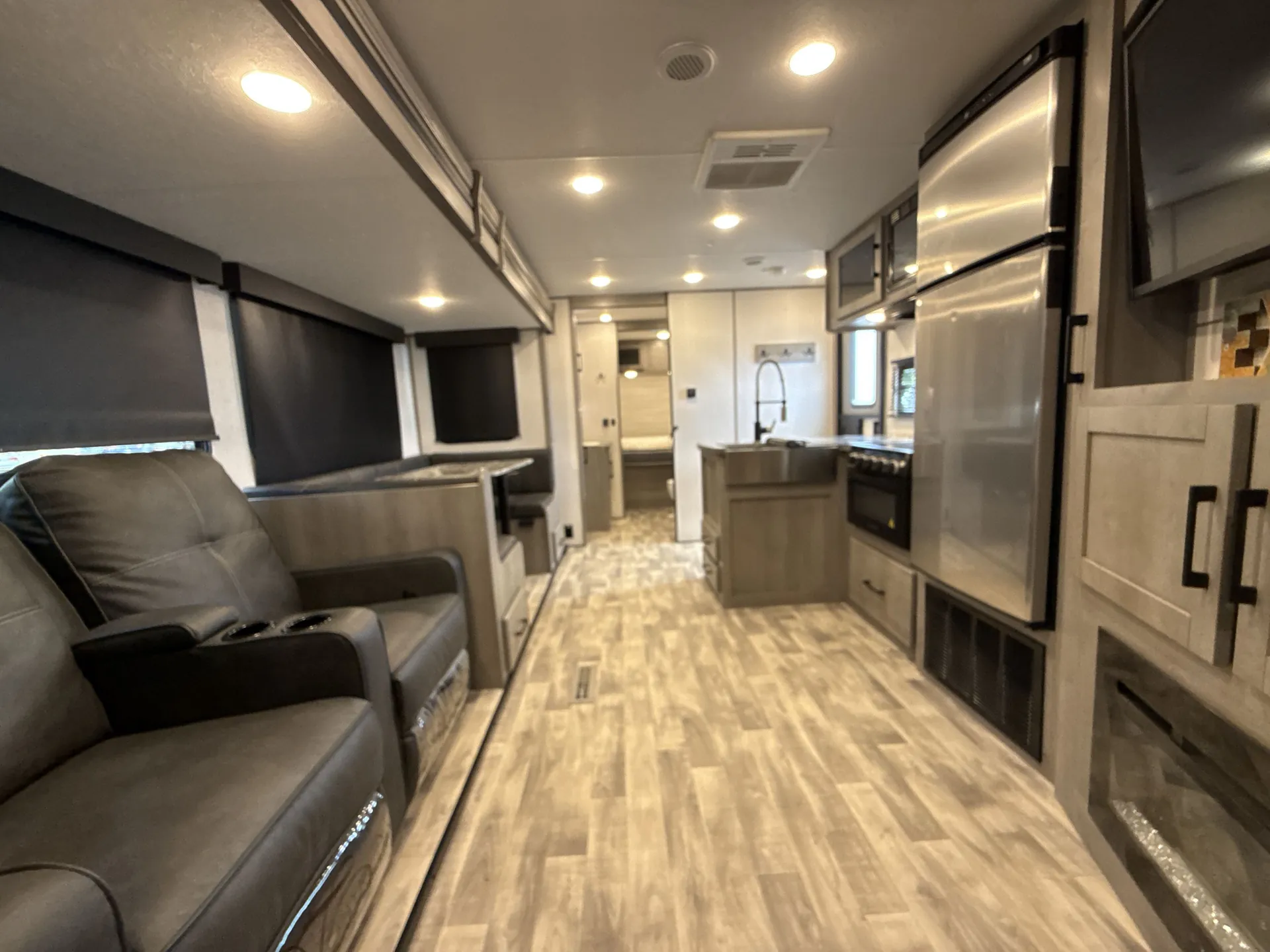 2022 Dutchmen Kodiak Ultra-Lite 296BHSL — living area main