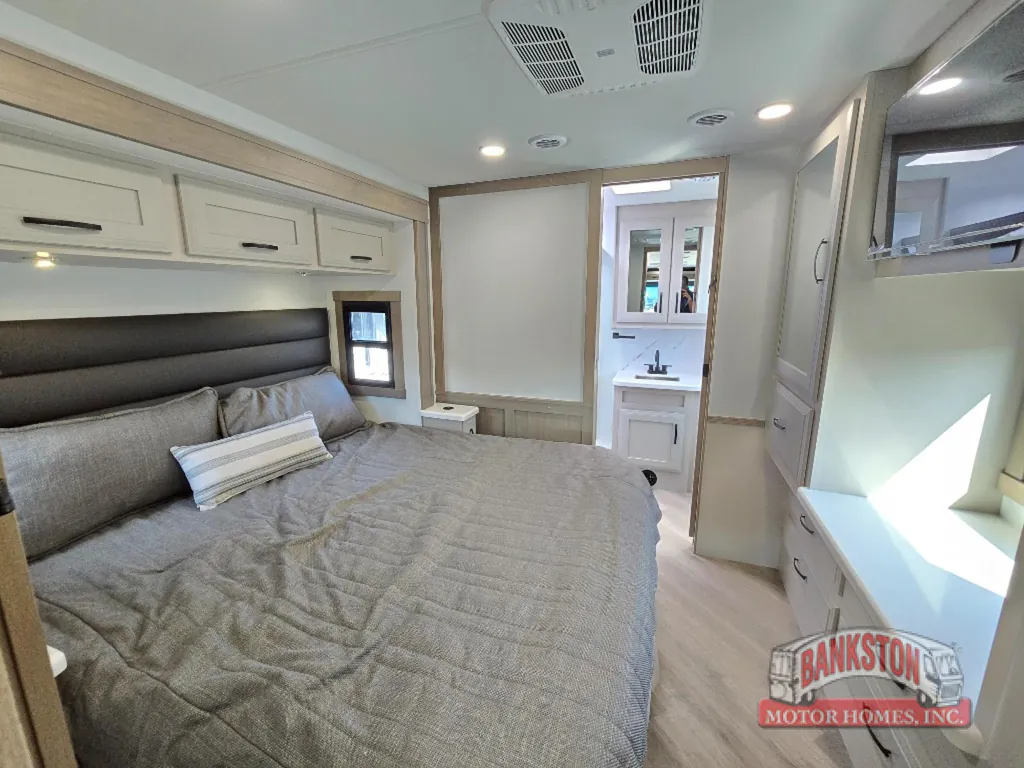 2027 Entegra Coach Emblem 36U, Photos photo 37
