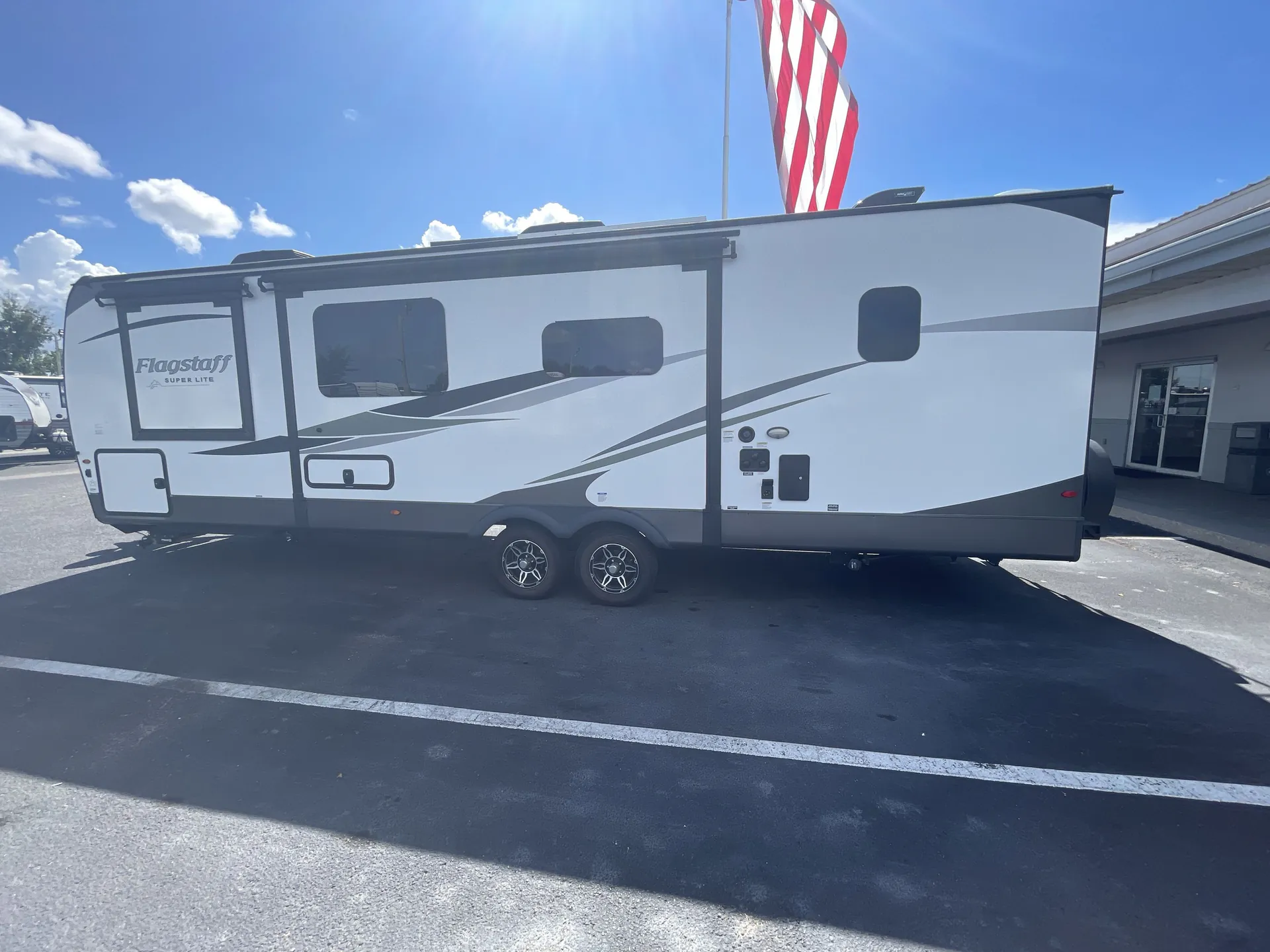 2023 Forest River Flagstaff Super Lite 27BHWS — off campside