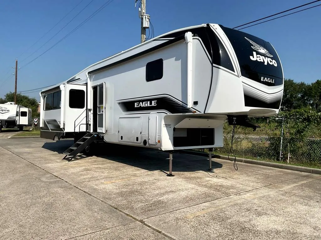 2026 Jayco Eagle 335LSTS - Photo 2