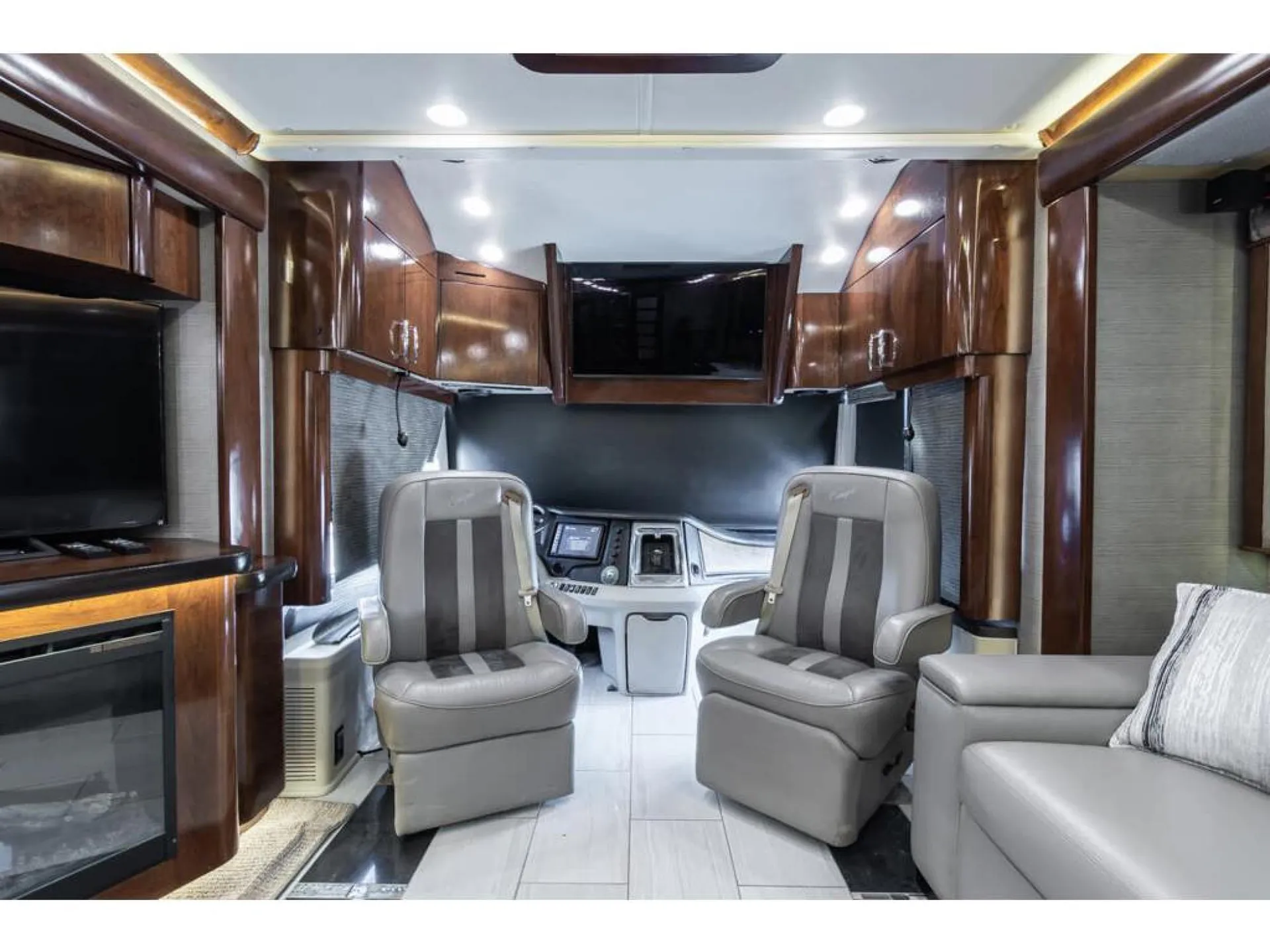 2016 American Coach American Eagle Heritage 45C - Photo 4