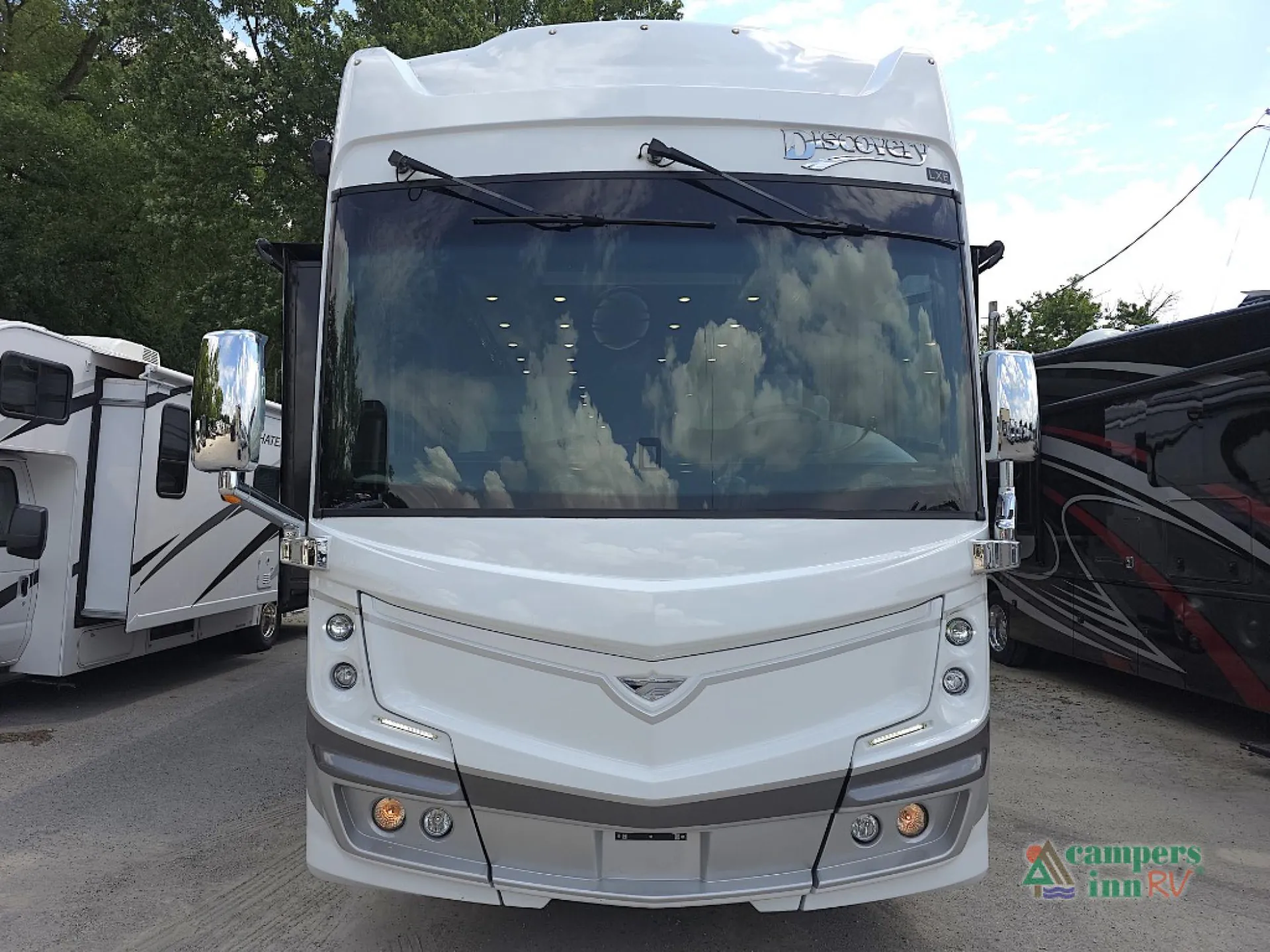 2024 Fleetwood Discovery LXE 44B - Photo 3