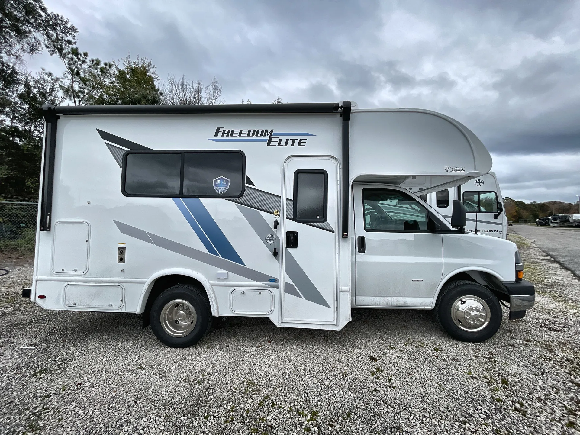 2026 Thor Motor Coach Freedom Elite 19HX - Photo 2