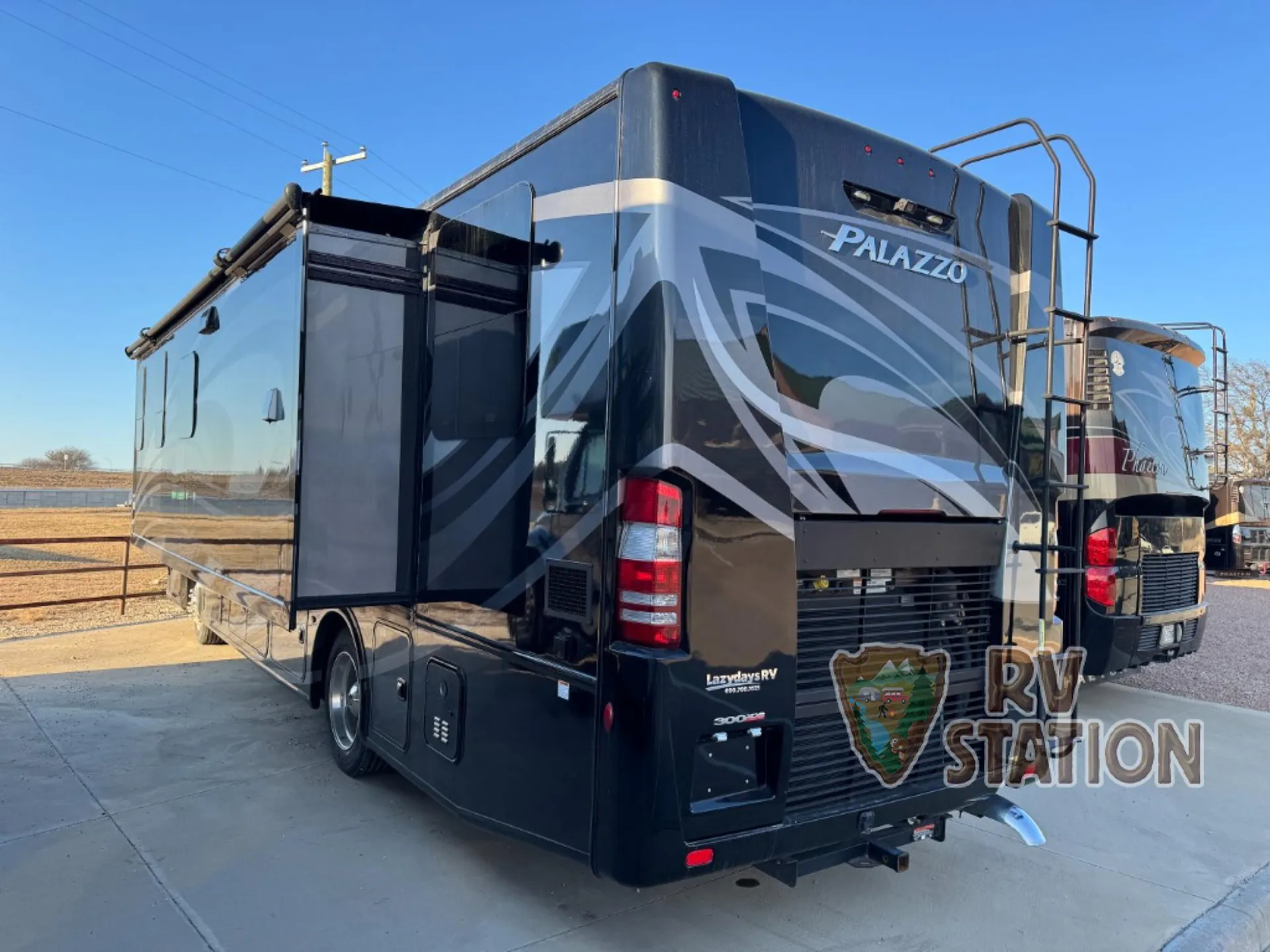 2022 Thor Motor Coach Palazzo 33.6 - Photo 4