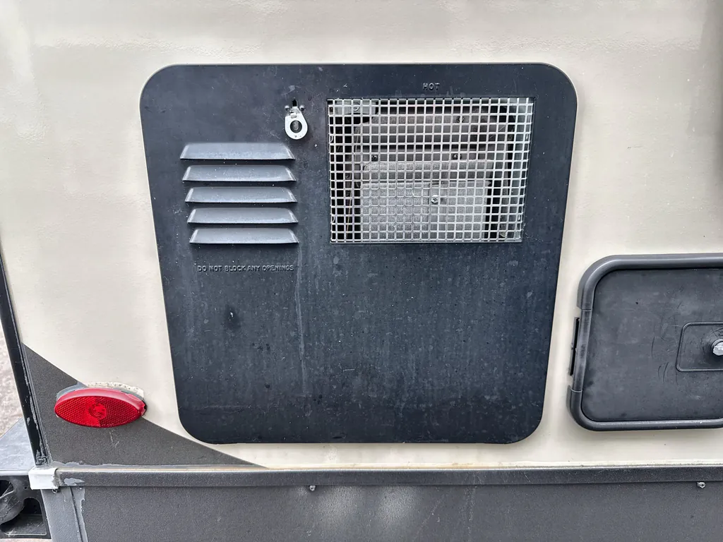2020 Forest River Flagstaff Micro Lite 25FKS, Photos photo 16