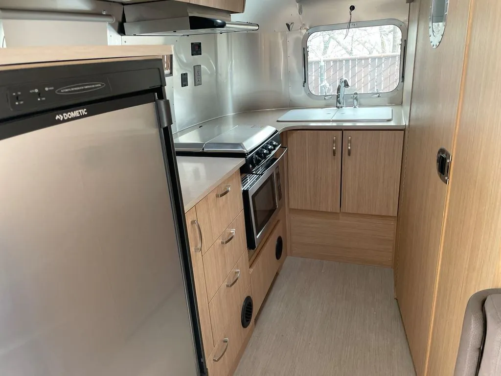 2018 Airstream Flying Cloud 20FB - Photo 3