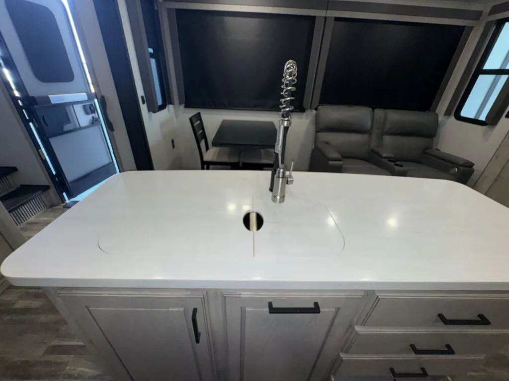 2023 Keystone Avalanche 390DS, Photos photo 12