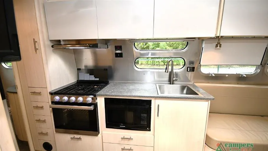 2023 Airstream Flying Cloud 30FB Office, Photos photo 13