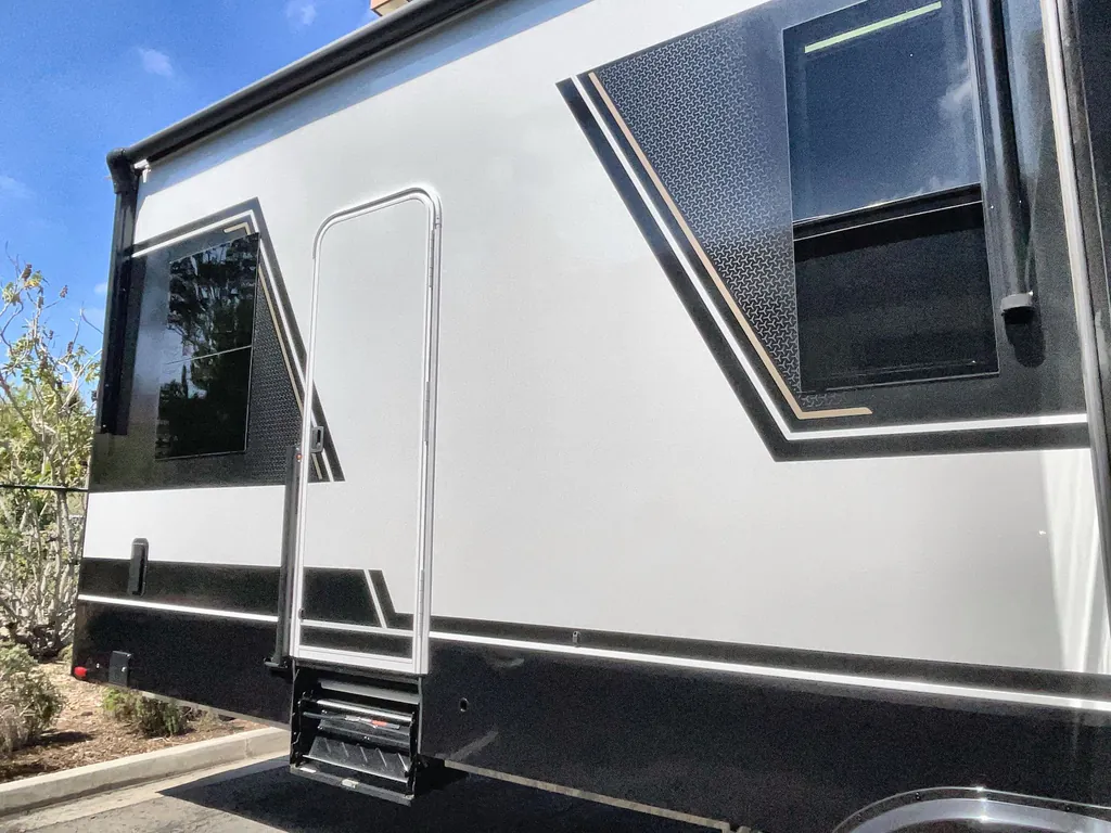 2026 Brinkley Model G 4100, Photos photo 11
