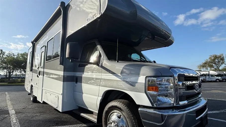 2026 Thor Motor Coach Four Winds 28Z - Photo 2